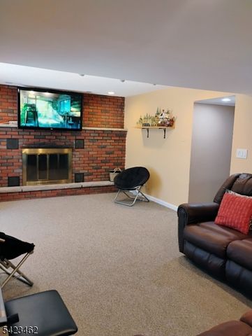 1328 Yurgel Dr, South Plainfield Boro, NJ 07080