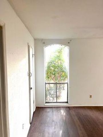 4649 Wild Indigo Street Street 337, Houston, TX 77027