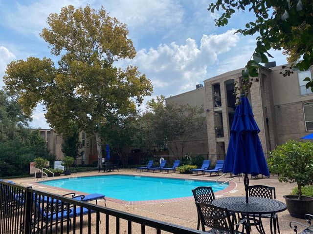 4649 Wild Indigo Street Street 337, Houston, TX 77027