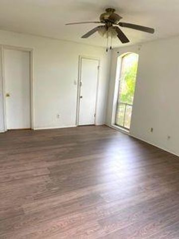 4649 Wild Indigo Street Street 337, Houston, TX 77027