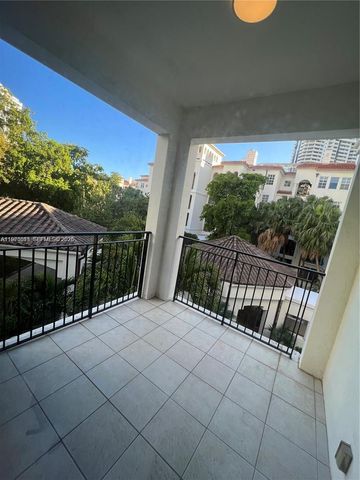 3900 Island Blvd B308, Aventura, FL 33160