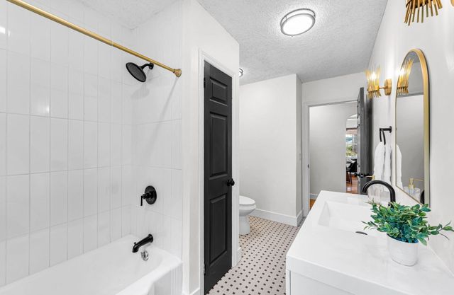 115 Saint James Ave, Chicopee, MA 01020