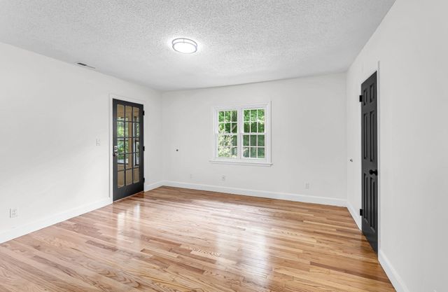115 Saint James Ave, Chicopee, MA 01020