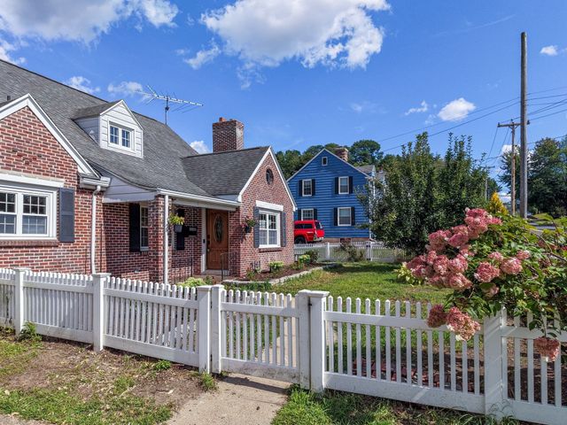 115 Saint James Ave, Chicopee, MA 01020