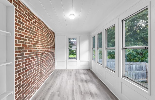 115 Saint James Ave, Chicopee, MA 01020