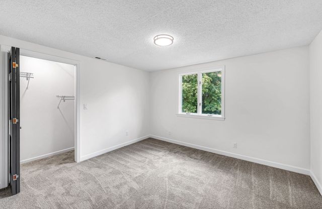 115 Saint James Ave, Chicopee, MA 01020