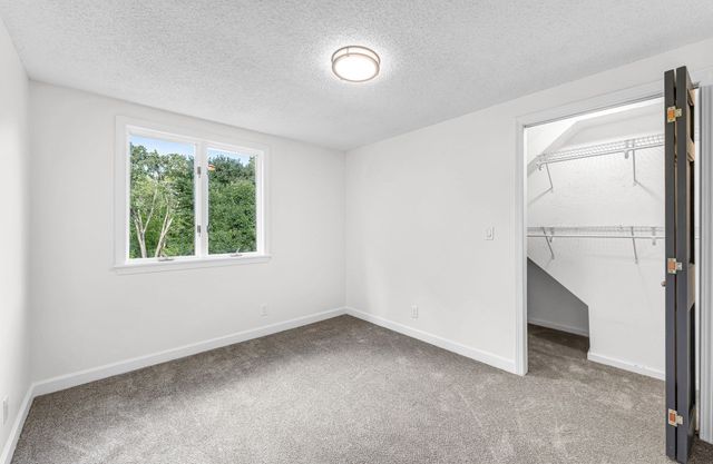 115 Saint James Ave, Chicopee, MA 01020