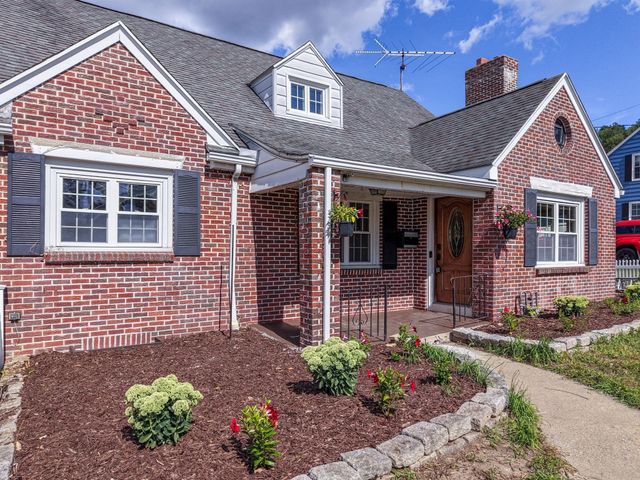 115 Saint James Ave, Chicopee, MA 01020
