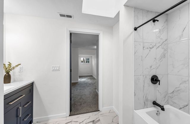 115 Saint James Ave, Chicopee, MA 01020