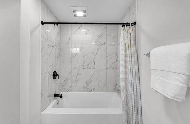 115 Saint James Ave, Chicopee, MA 01020