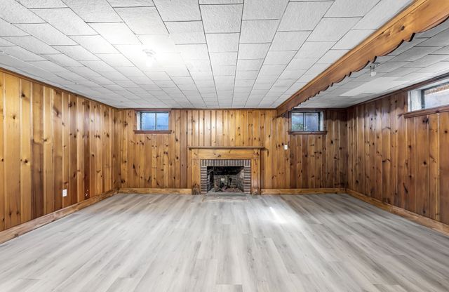 115 Saint James Ave, Chicopee, MA 01020