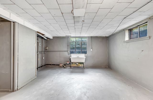 115 Saint James Ave, Chicopee, MA 01020