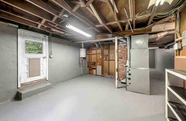 115 Saint James Ave, Chicopee, MA 01020