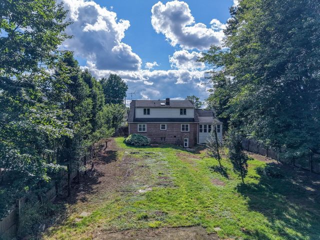115 Saint James Ave, Chicopee, MA 01020