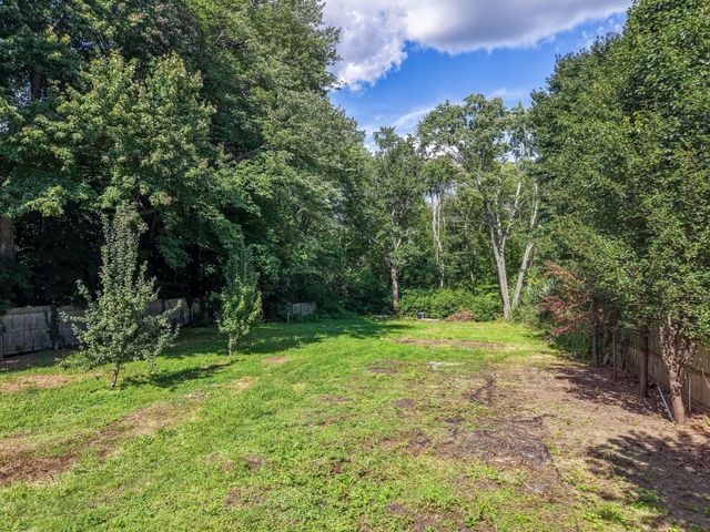 115 Saint James Ave, Chicopee, MA 01020
