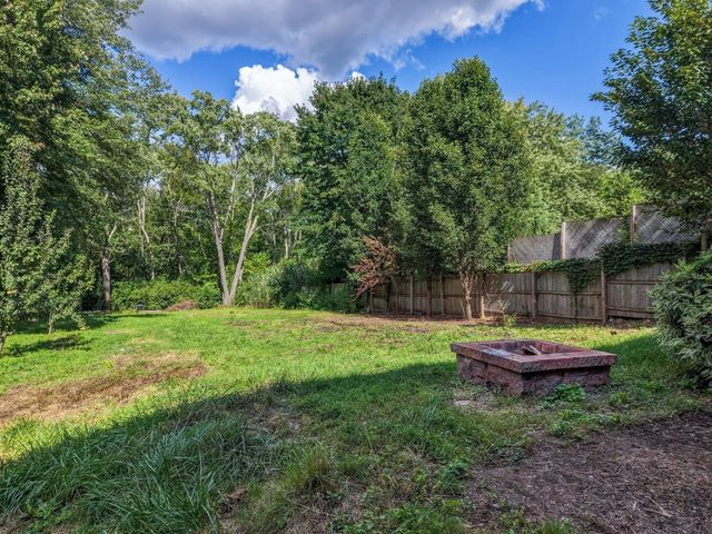 115 Saint James Ave, Chicopee, MA 01020