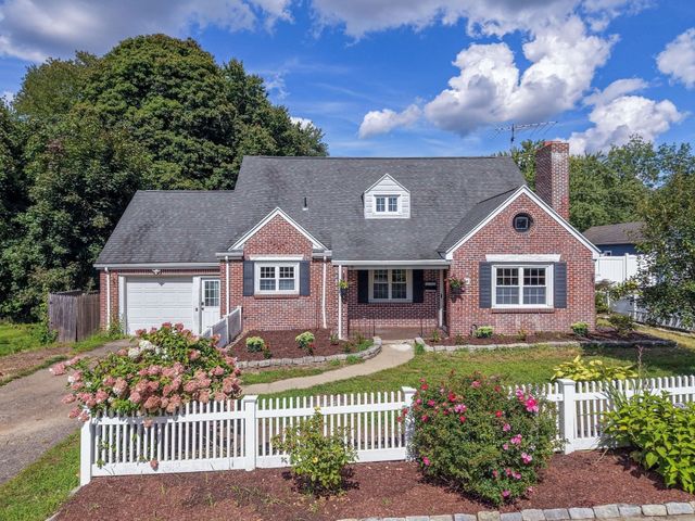115 Saint James Ave, Chicopee, MA 01020