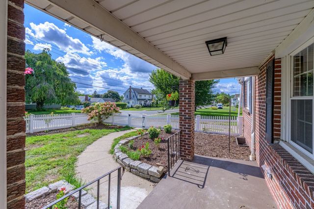 115 Saint James Ave, Chicopee, MA 01020