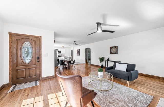 115 Saint James Ave, Chicopee, MA 01020