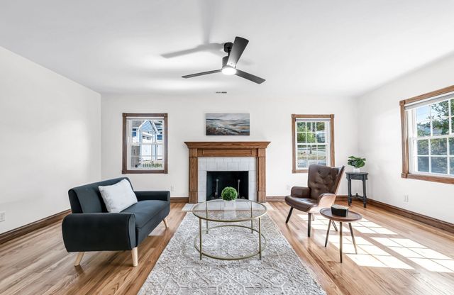 115 Saint James Ave, Chicopee, MA 01020
