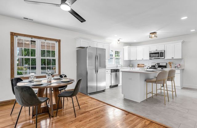 115 Saint James Ave, Chicopee, MA 01020