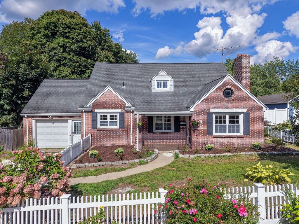 115 Saint James Ave, Chicopee, MA 01020