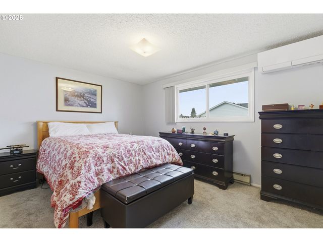 618 Ne FLEMING Ave, Gresham, OR 97030