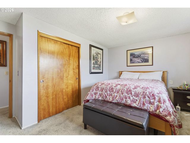 618 Ne FLEMING Ave, Gresham, OR 97030