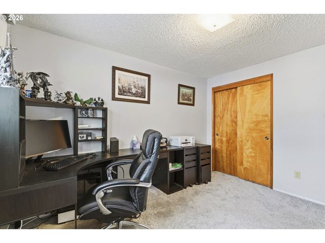 618 Ne FLEMING Ave, Gresham, OR 97030