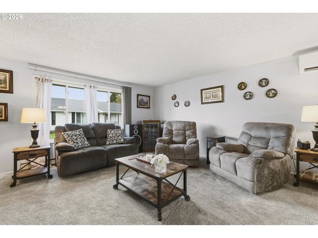 618 Ne FLEMING Ave, Gresham, OR 97030
