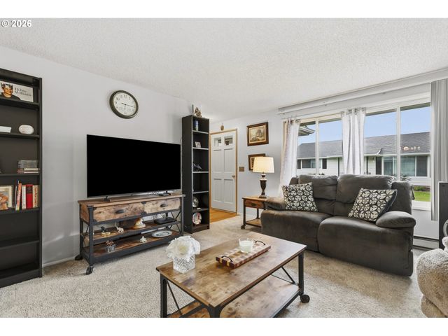 618 Ne FLEMING Ave, Gresham, OR 97030
