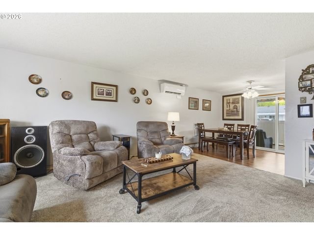 618 Ne FLEMING Ave, Gresham, OR 97030