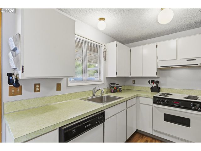 618 Ne FLEMING Ave, Gresham, OR 97030