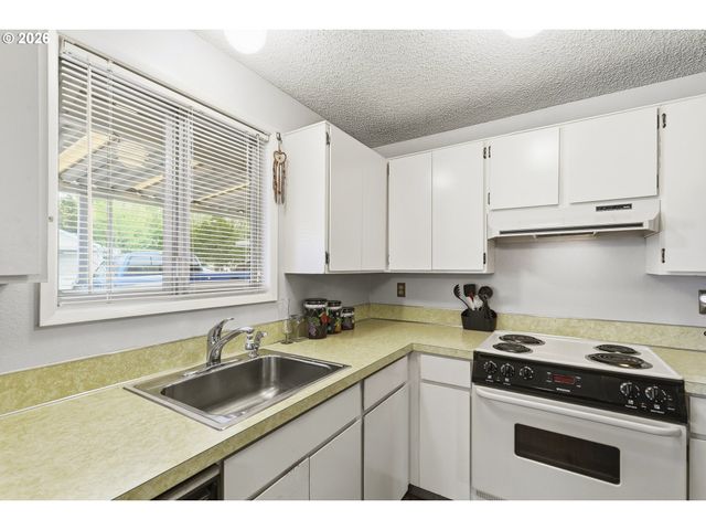 618 Ne FLEMING Ave, Gresham, OR 97030