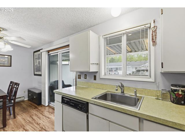 618 Ne FLEMING Ave, Gresham, OR 97030