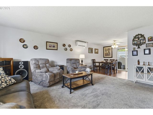 618 Ne FLEMING Ave, Gresham, OR 97030