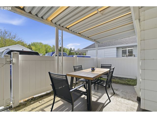 618 Ne FLEMING Ave, Gresham, OR 97030
