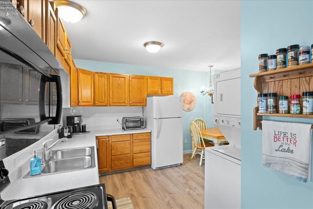 W 515 2nd Street, Port Clinton, OH 43452