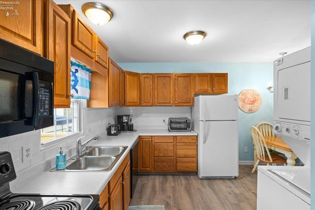 W 515 2nd Street, Port Clinton, OH 43452