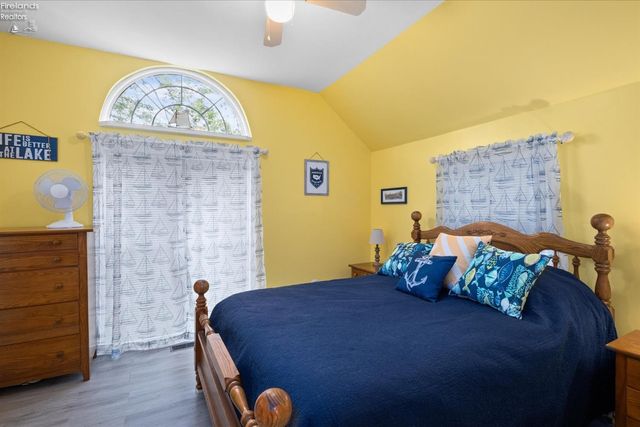 W 515 2nd Street, Port Clinton, OH 43452