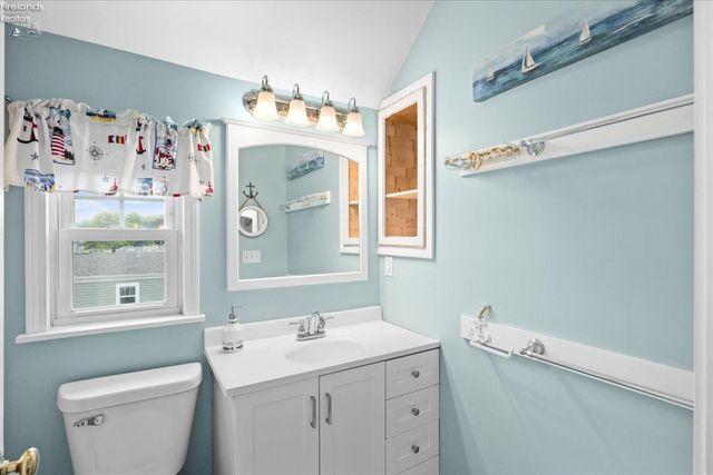 W 515 2nd Street, Port Clinton, OH 43452