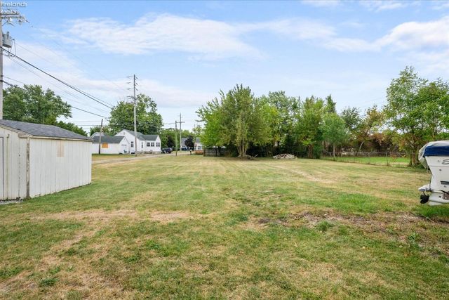 W 515 2nd Street, Port Clinton, OH 43452
