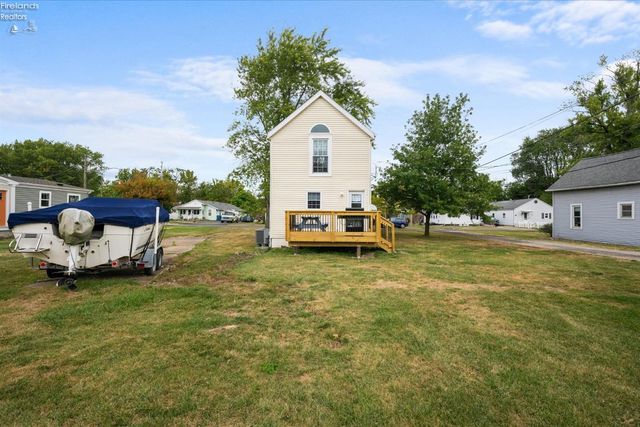 W 515 2nd Street, Port Clinton, OH 43452