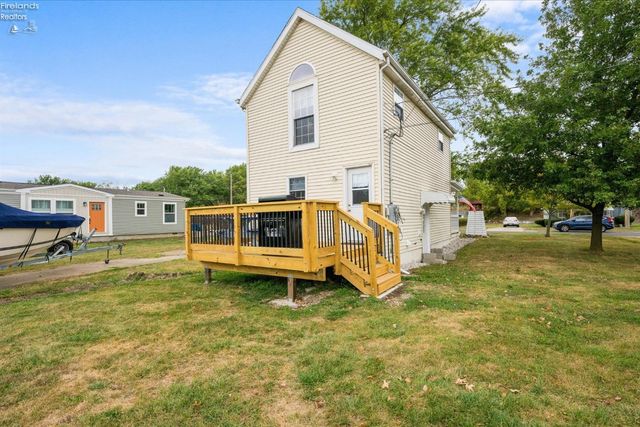 W 515 2nd Street, Port Clinton, OH 43452