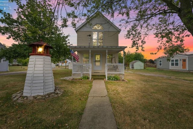 W 515 2nd Street, Port Clinton, OH 43452
