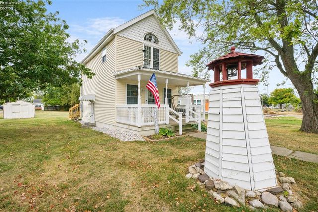 W 515 2nd Street, Port Clinton, OH 43452