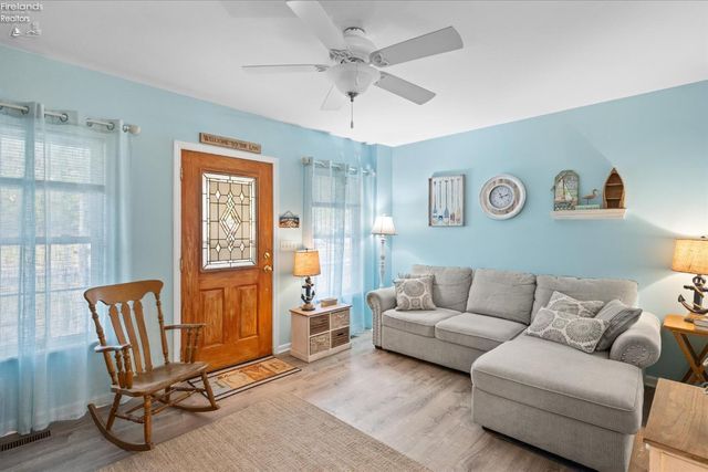 W 515 2nd Street, Port Clinton, OH 43452