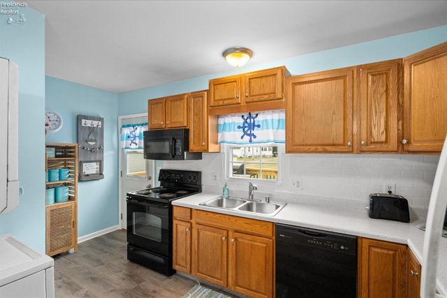 W 515 2nd Street, Port Clinton, OH 43452