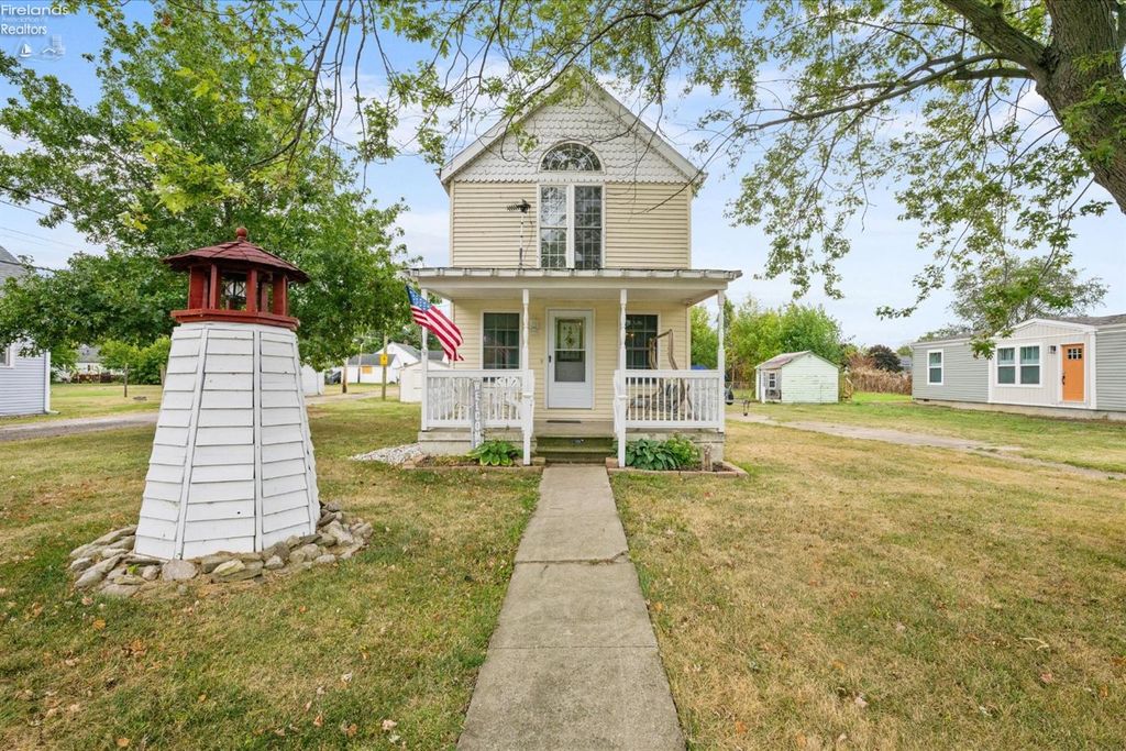 W 515 2nd Street, Port Clinton, OH 43452