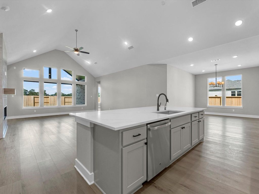 Image 4 of property listing at 2627 Crown Ridge Drive, Missouri City, TX 77459